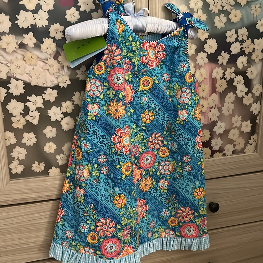 Little girl pearl beautiful dress size 3T.
